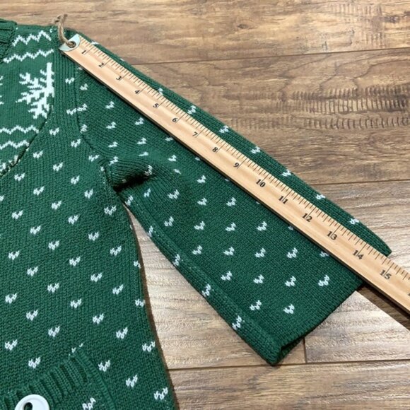 DC Green and white Christmas sweater - Picture 10 of 10